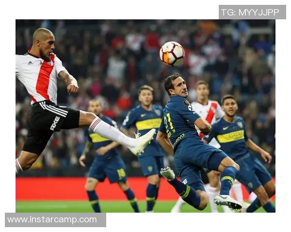 足球明星原地晃人技巧解析与精彩瞬间回顾图集